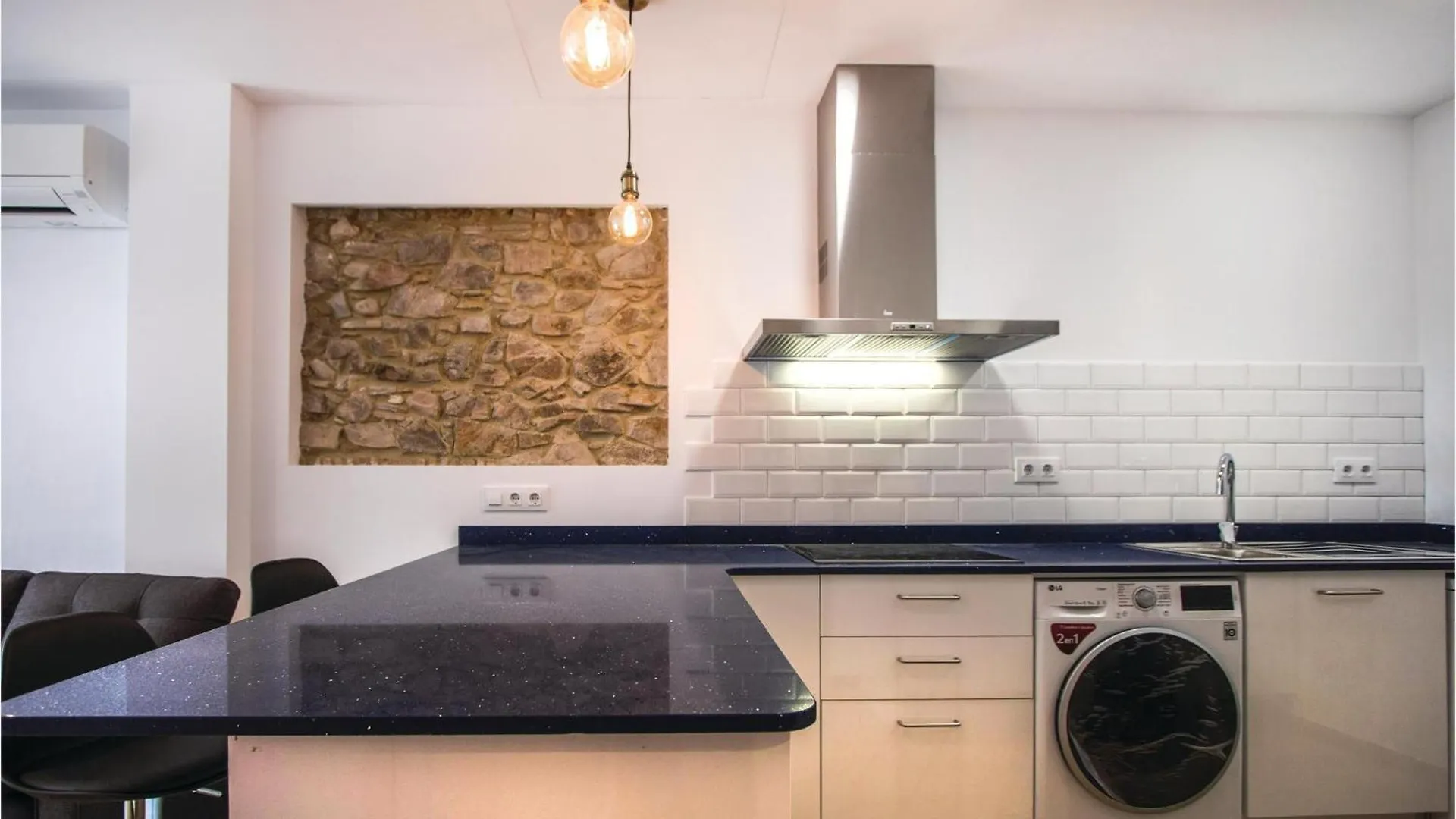 Amazing Apartment In Blanes With Kitchen España